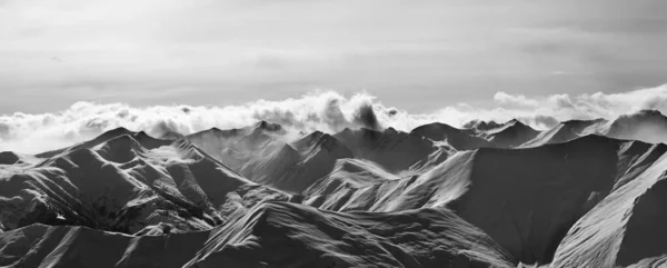 Panorama Blanco Negro Montañas Nevadas Nocturnas Montañas Del Cáucaso Invierno —  Fotos de Stock