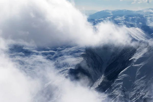 Invierno Montañas Nieve Las Nubes Luz Del Sol Noche Agradable — Foto de Stock