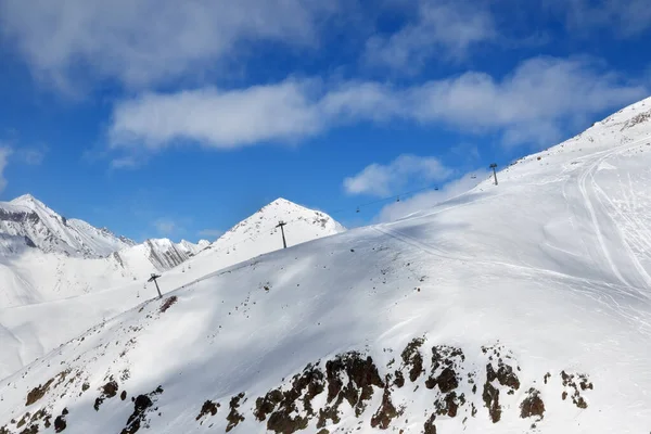 Pist Lutning Och Stolslyft Skidorten Soldagen Kaukasus Berg Vintern Georgien — Stockfoto