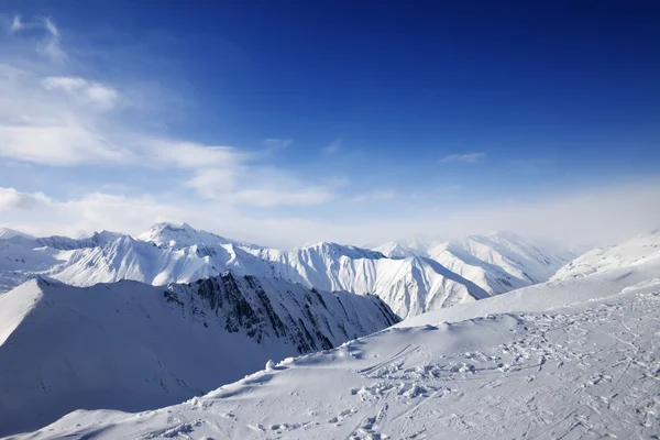 Snowy mountains at sun day — Stock Photo, Image