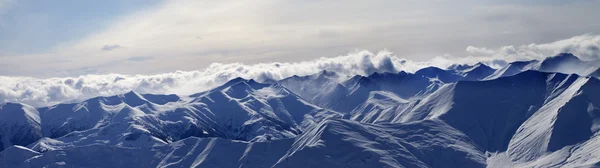 Panorama Abend Berge in Wolken — Stockfoto