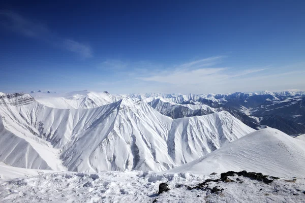 太陽の日に雪の山 — ストック写真