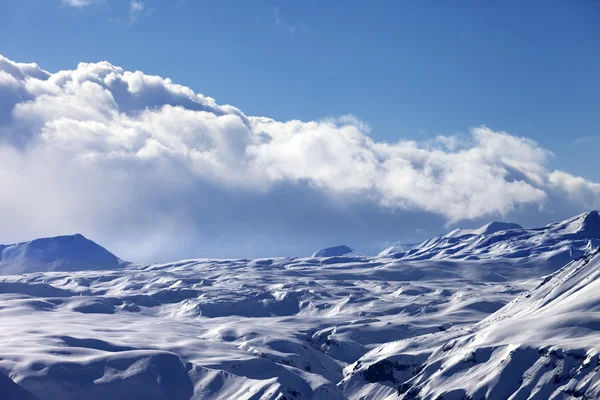 Снежное плато солнечного света вечером — стоковое фото