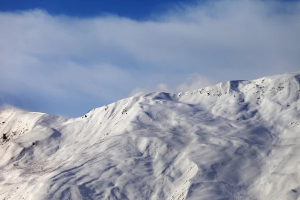 Ver en fuera de pista ladera de mañana de viento —  Fotos de Stock