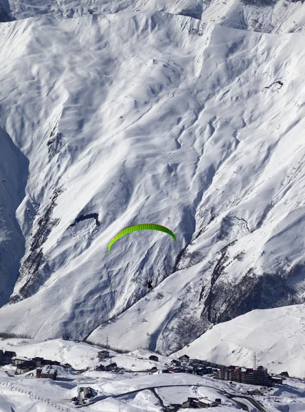 Speed riding in winter mountains at sun day — Stock Photo, Image