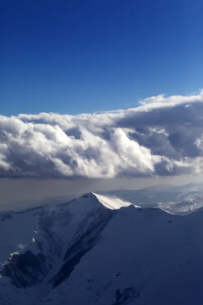 Güzel bir akşam dağlarda kış — Stok fotoğraf