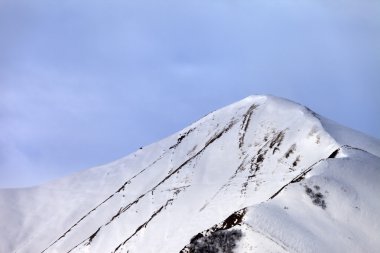 Sabah devreden karlı yamaç