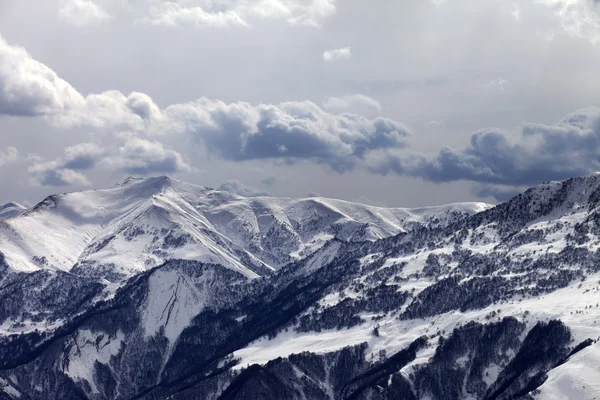 Mountains in evening and cloudy sky — Stock Photo, Image