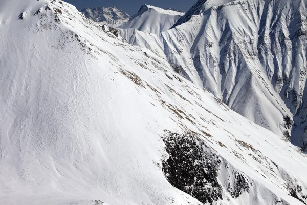 Rocas nevadas con avalanchas — Foto de Stock