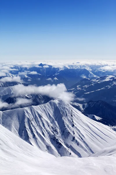 素敵な日の冬の山 — ストック写真