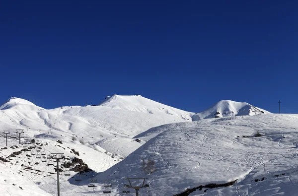 Estación de esquí en el día del sol — Foto de Stock
