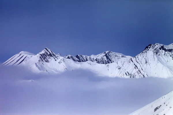 Pista da sci nella nebbia — Foto Stock