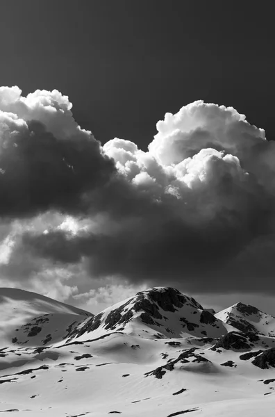 Czerni i bieli śniegu góry — Zdjęcie stockowe