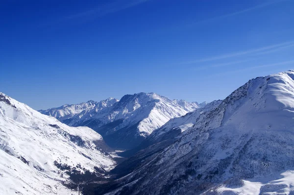 Widok ze stoku narciarskiego trasami — Zdjęcie stockowe