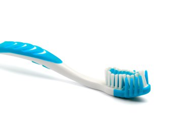 Beyaz arkaplanda diş fırçası