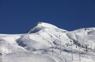 Güneş akşam kayak pisti