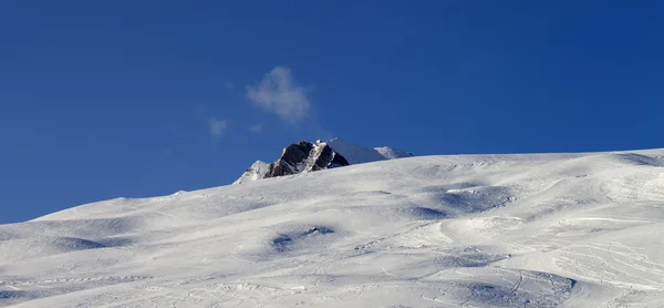 Panoramatický pohled na lyžařském svahu — Stock fotografie