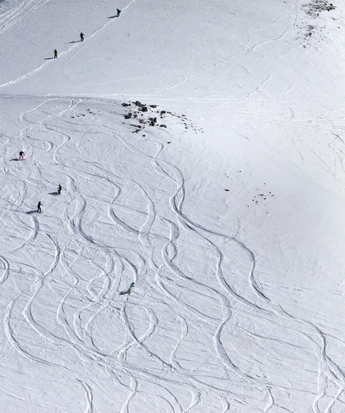 滑雪下坡上关闭刚刚下过雪的滑雪坡 — 图库照片