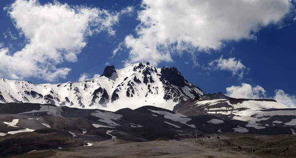 Panoramic view on ski resort in spring — Stock Photo, Image