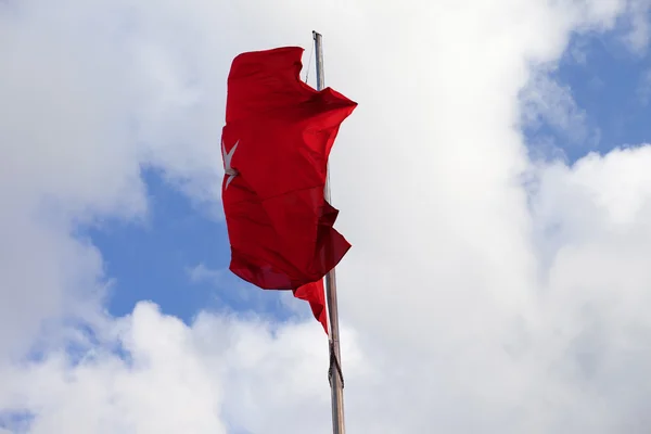 Turkish flag on flagpole waving in wind — Stock Photo, Image