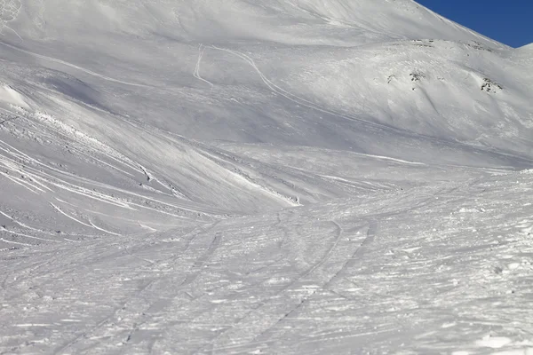 Besneeuwde ski piste — Stockfoto