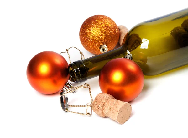 Üres üveg bor, dugók, muselets és karácsonyi díszek — Stock Fotó