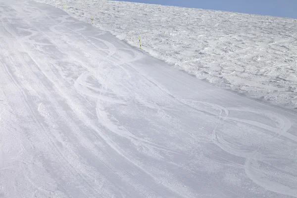 Piste de ski vide à jour froid — Photo