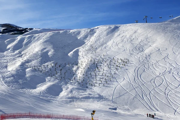 Off-piste helling op zon ochtend — Stockfoto