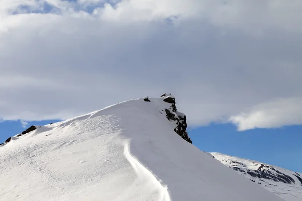 Top of mountains with snow cornice after snowfall — Stock Photo, Image