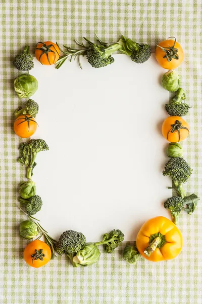 Vegetables with empty recipe blank on a checkered background — Stock Photo, Image