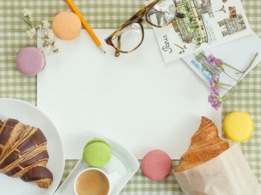 Boş bir sayfa ile Fransız tarzında tatlı