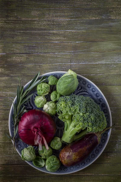 Raw vegetables on the plate — Stock Photo, Image