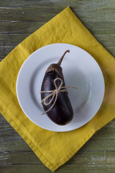 Raw eggplant — Stock Photo, Image