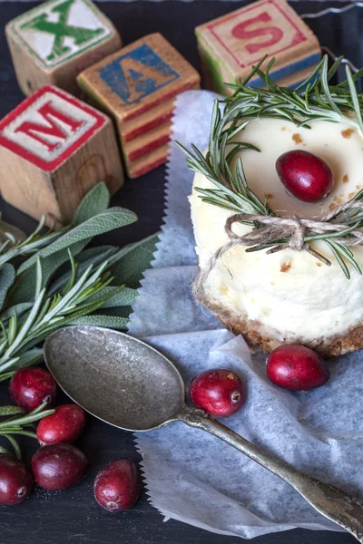 Christmas menu. Letter cubes XMAS and cake — Stock Photo, Image