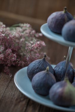 İncir bir pasta stand