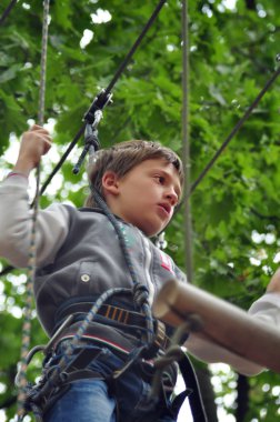 Çocuk bir tırmanma macera aktivite Park