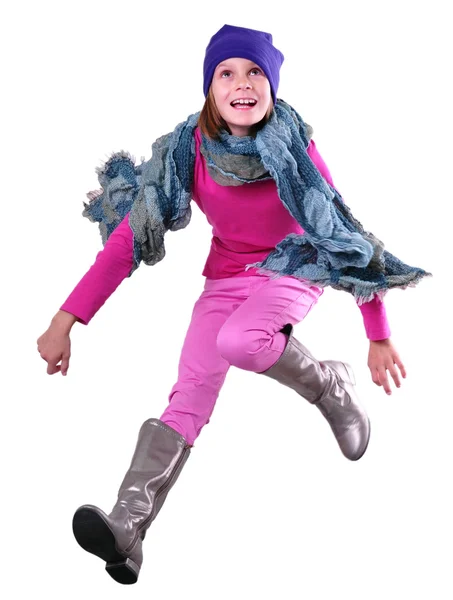 Portrait d'automne isolé d'enfant avec chapeau, écharpe et bottes sautant — Photo