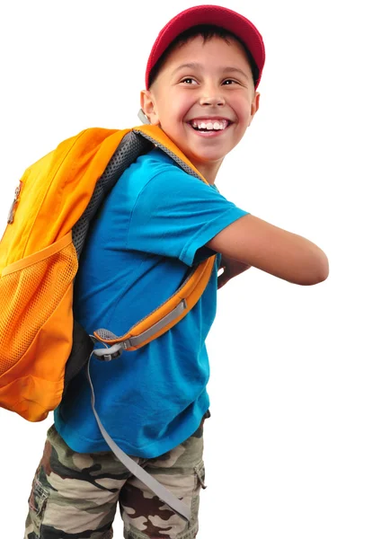 Menino sorridente feliz com mochila isolada sobre branco — Fotografia de Stock