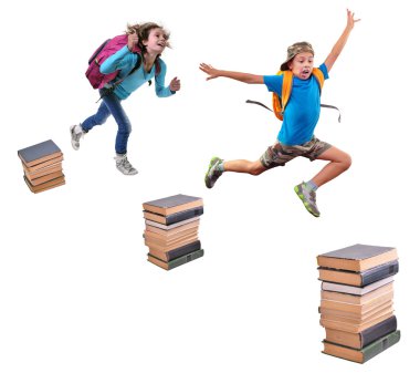 Okul sırt çantaları kitap yığınları üzerinde sıçrayan ile