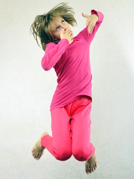 Ritratto di bambino che salta e balla — Foto Stock