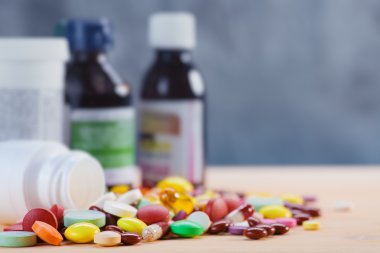 Renkli hapları ile tıbbi geçmişi