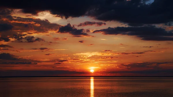 Schöner Sonnenuntergang Über Der Meeresoberfläche Meereslandschaft — Stockfoto