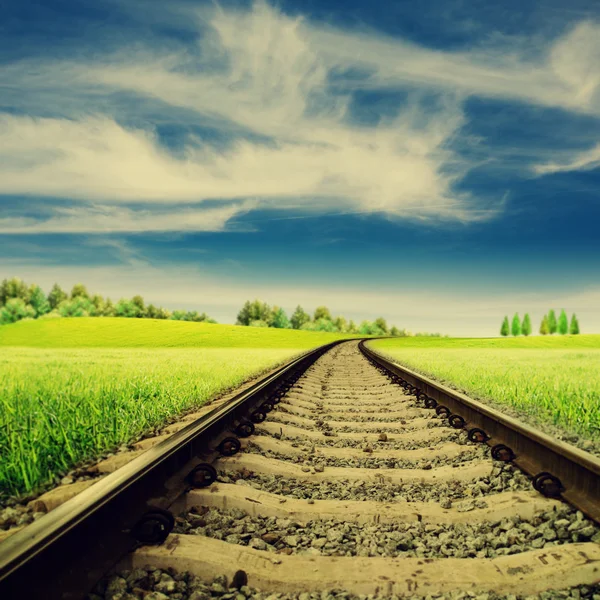 Ferrocarril en el paisaje rural — Foto de Stock