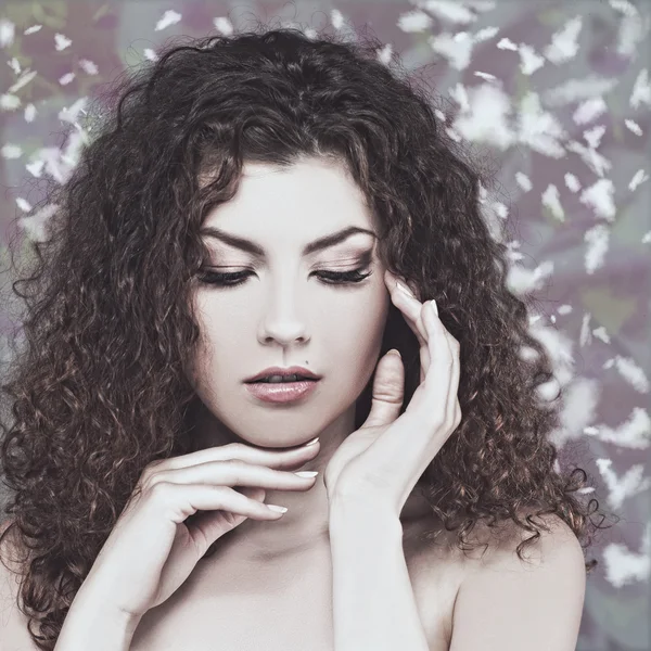 Vogue style brunette girl — Stock Photo, Image