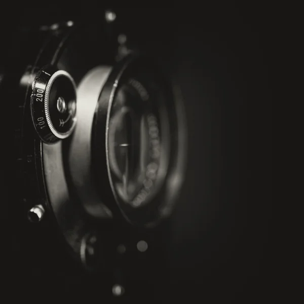 Retro camera lens with vintage shutter — Stock Photo, Image