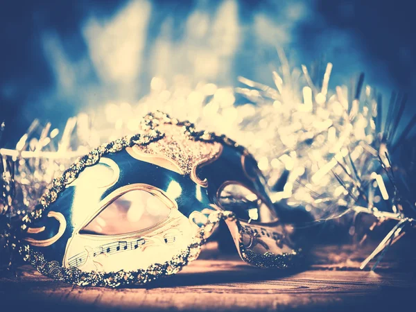 Fond de vacances avec masque de carnaval — Photo