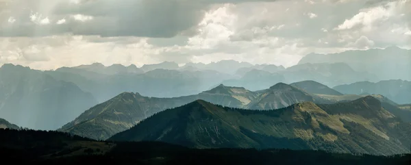 Montanhas no parque nacional na Áustria . — Fotografia de Stock