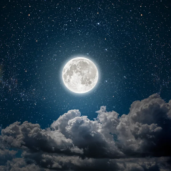Tła nieba gwiazd i księżyca i chmury. drewno. — Zdjęcie stockowe