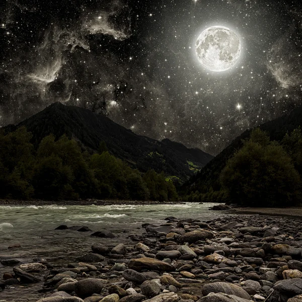 Un cielo nocturno Fotos De Stock Sin Royalties Gratis