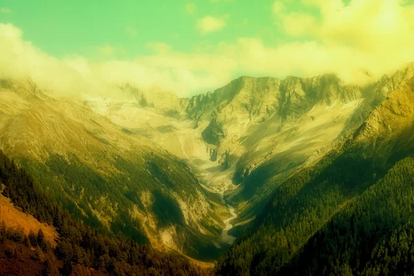 Berge im Park — Stockfoto